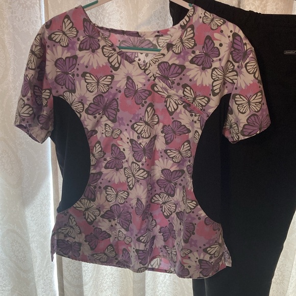 Scrubs set of five not breaking up the set 25$ for all!!! - Picture 4 of 6